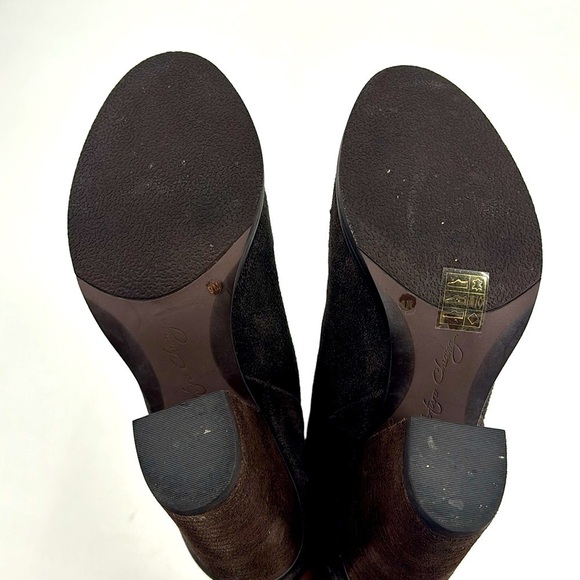 UEC Arturo Chiang brown/ green suede heeled booties with box worn once